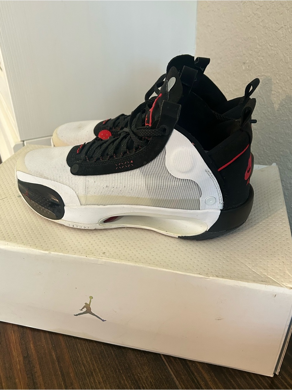 Nike Air Jordan XXXIV 34 (GS) White/University Red-Black  Size 7 Youth